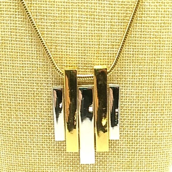 Vintage Avon 1976 Geometric Pendant Necklace Two Tone Gold Silver Signed - Picture 6 of 8